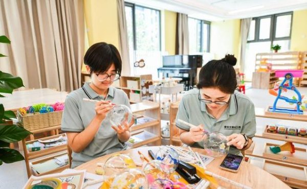 富余通 北京老师跨省教编程，雄安孩子玩转机器人，未来大牛养成中？